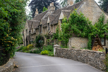 Row of traditional cottages Castle Combe - 538302759