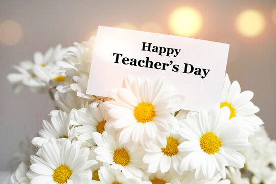 Happy Teacher's Day message with daisies