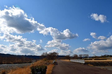 Obraz premium 【静岡県島田市】冬の大井川遊歩道 蓬莱橋付近