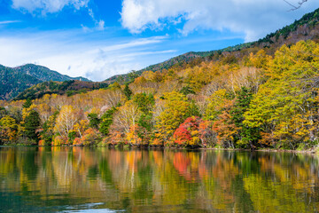 栃木県　日光　湯ノ湖の紅葉