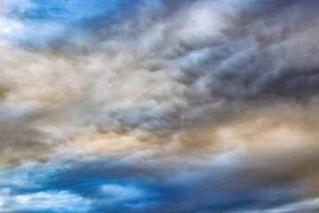Sky with clouds in the evening. The clouds are undulating calmly, in balls.