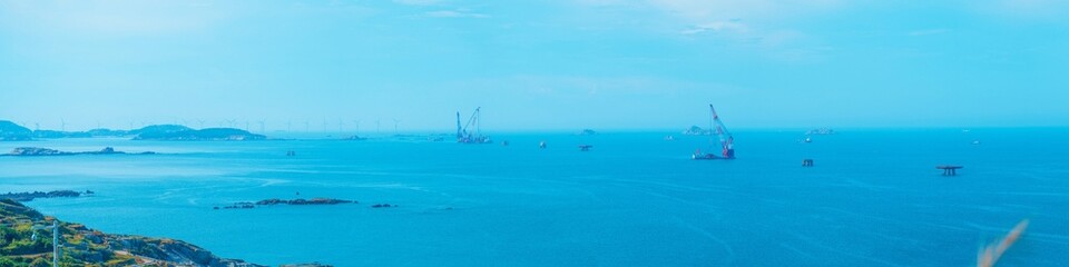 Obraz premium view of the sea and sky