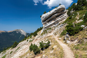 Der Felsen La Folatière beim Aufstieg zum Chamechaude (2082 m) in der Chartreuse, Frankreich