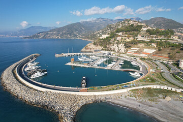 port de plaisance de luxe déporté de Monaco - Vintimille