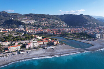 Fototapeta na wymiar vue aérienne de la Roya qui se jette en mer à Vintimille - Imperia Italie