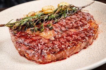 steak with garlic and herbs