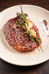 steak with garlic and herbs