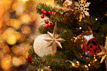 Obraz na płótnie Canvas Decorated Christmas tree on blurred background,magical atmospheric light