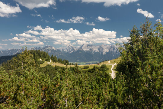 Blick vom Wank &uuml;ber die Farchanter Alm