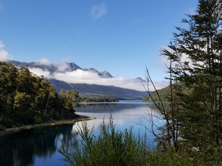 Fototapeta na wymiar lake and mountains in San Martin de los Andes