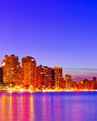 Naklejka premium View of Chicago skyline from the shore of Lake Michigan at night.