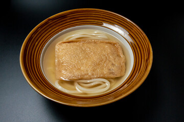 関東ではきつねうどん　関西ではたぬきうどん