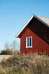 red barn in the countryside