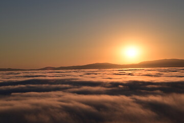 Fototapeta na wymiar sunrise over the clouds