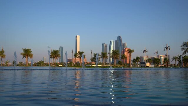 Abu Dhabi Skyline  Palast Brunnen 