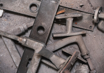 alte, rostige Eisen - Türklinken und antike Garnituren, historische Bauelemente, Tür Zubehör, Türblatt