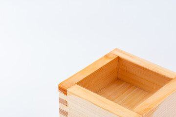 日本酒とコピースペースのイメージ（一合枡と清酒）