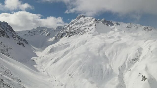 Winterlandschaft Skigebiet in den Alpen