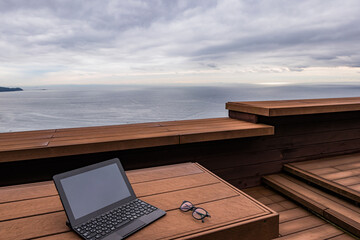 海の見え見えるテラスですごす休日　もしくはリモートワーク　seaside balcony with smartphone and glasses