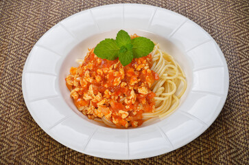 Minced Chicken Spaghetti in Tomato Sauce