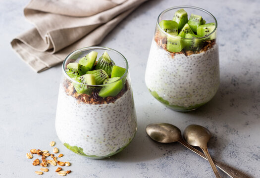 Chia pudding with kiwi and granola. Healthy eating. Vegetarian food. Breakfast.