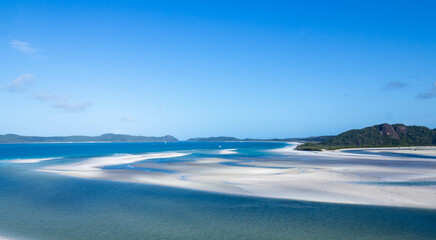 Fototapeta na wymiar Whitehaven beach from Hill Inlet Lookout