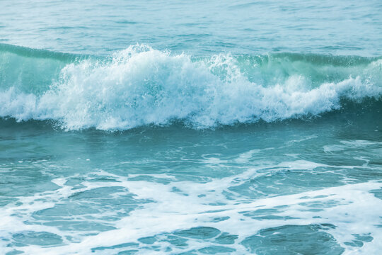 Beautiful waves of the Pacific Ocean, close-up, pastel colors © Volodymyr