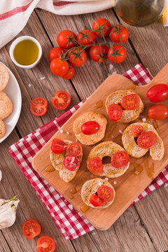 Friselle with cherry tomatoes and olive oil.