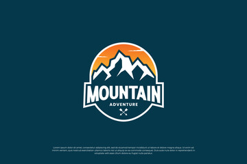 Obraz premium vintage mountain emblem logo design.