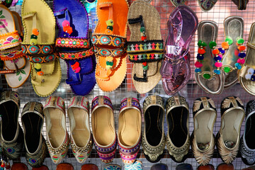 Schuhverkauf, Straßenbasar, Pushkar Kamelmarkt, Rajasthan, Indien, Asien