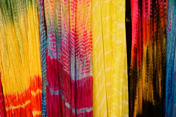 Farbige Seidentücher, Straßenmarkt, Jaisalmer, Rajasthan, Indien, Asien 