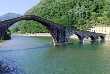 Fototapeta na wymiar Ponte della Maddalena, Ponte de Diavolo, Teufelsbrücke, Borgo a Mozzano, Provinz Lucca, Toskana, Italien, Europa