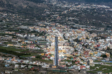 Obraz premium Aerial view of principal road crossing the city round mountains