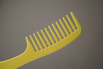 yellow comb