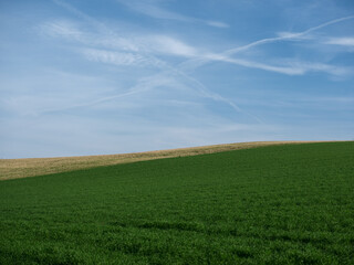 Feld und Himmel