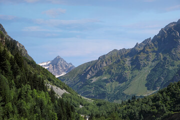 Fototapeta na wymiar Picturesque view of beautiful mountain landscape under blue sky