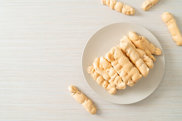 almonds meringue stick on plate