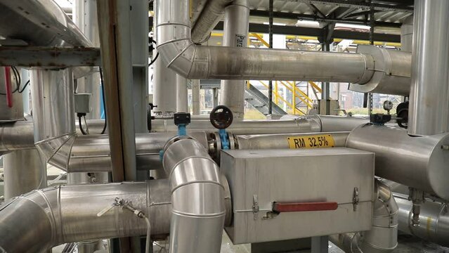 Instalacje w fabryce 