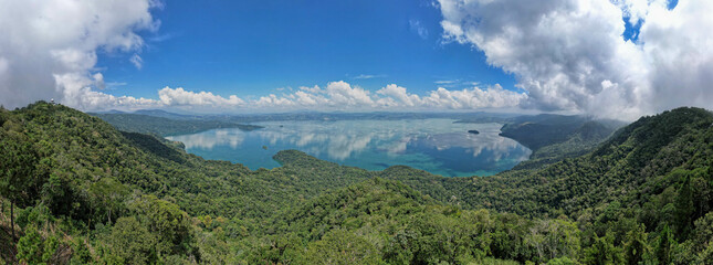 Lago de Ilopango, es un lago de origen volcánico en El Salvador, fotografía aérea panorámica con Drone DJI Air2S tomada desde el kiosco san francisco. - obrazy, fototapety, plakaty