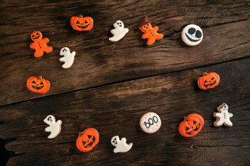Round Halloween gingerbread frame on wooden background. Empty space for text, advertising mockup