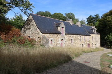 Fototapeta na wymiar Abbaye Saint Maurice, village de Clohars-Carnoët, département du Finistère, Bretagne, France