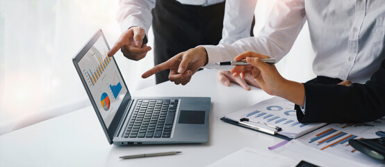 Schedule a business meeting and clarify. Consensus on data and investment results on laptops.