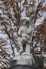 Fototapeta na wymiar statue ange Père Lachaise