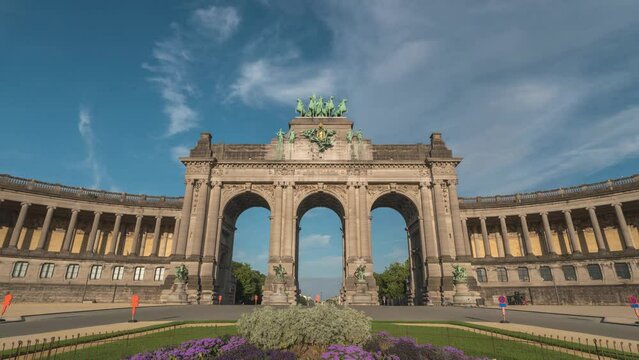 Brussels Belgium time lapse 4K, city skyline timelapse at Arcade du Cinquantenaire of Brussels (Arc de Triomphe)