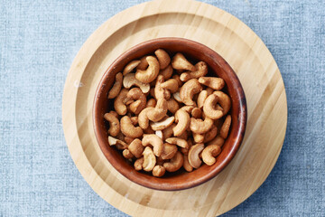 overhead view of cashew nuts in a bowl on table 