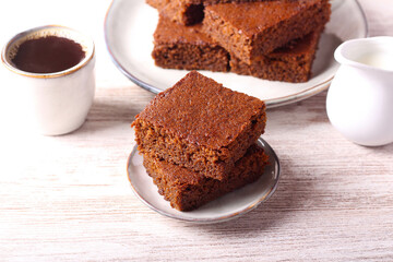 Old-fashioned gingerbread, sliced and served