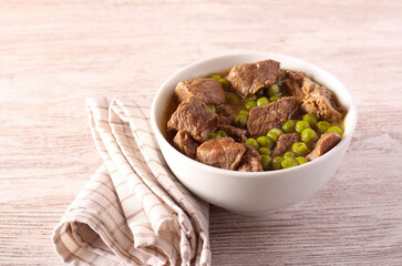 Beef stew with peas