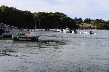 Obraz premium Le port de Pouldu Laïta Porsmoric, port de plaisance, village de Clohars-Carnoët, département du Finistère, Bretagne, France
