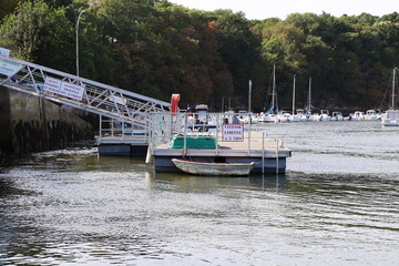 Fototapeta premium Le port de Pouldu Laïta Porsmoric, port de plaisance, village de Clohars-Carnoët, département du Finistère, Bretagne, France