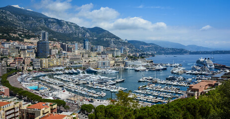 Fototapeta na wymiar View of the harbor and part of the state of Monaco